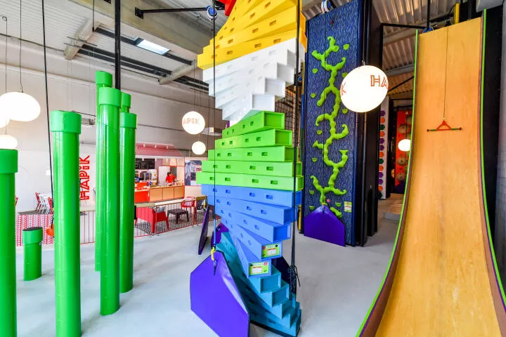 Salle d'escalade ludique à Orléans.